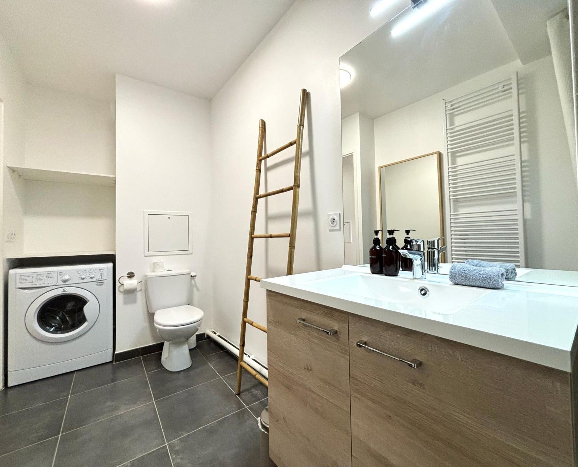 L Eiffel Disney 5Min Paris 35Min Parking Terrasse Serris Exterior foto